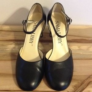 SAM&LIBBY. Size 8, 3 inch black heels.